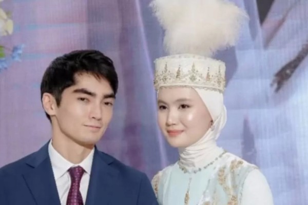«Бетіне қарауға ұялдым»: Сәкен Майғазиевтің ұлы мен келіні қалай танысты? (видео)