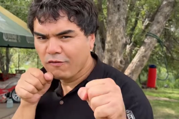 "Құдай сақтасын": Кенжебек Жанәбіловтің әйелімен билеген видеосы көпшіліктің сынына ұшырады