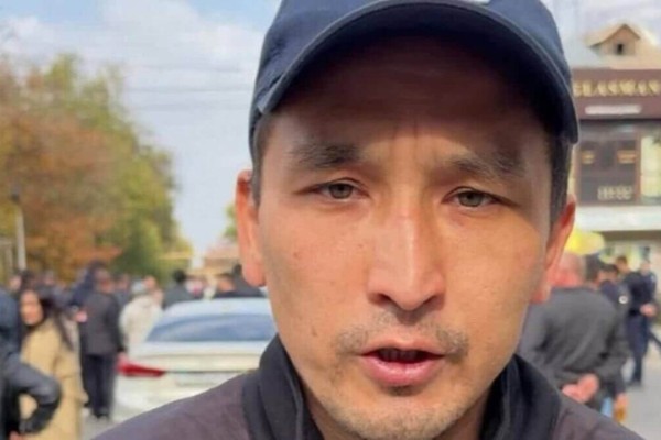 "Сен қарақалпақсың деді": Қаржаубай өзіне тіл тигізіп, шеттеткен адам туралы айтты (видео)