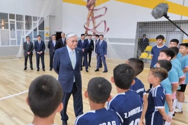 «Футбол ойнайды, қақпашы»: президент Тоқаев өз немересі туралы тың деректі айтты (видео)