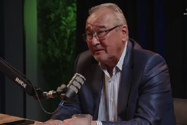 «Баласымен орысша сөйлесетін аналарға жиіркене қараймын» – Нұрлан Өнербаев (видео)