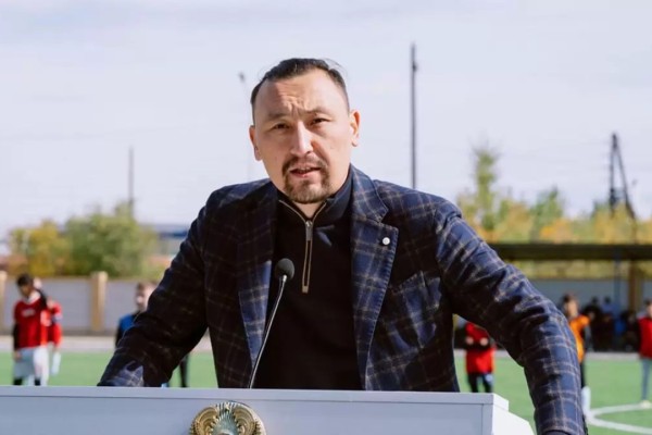"Жоғарыдан қоңырау шалды": комментатор Ермұхамед Мәулен Қазақстаннан кететінін мәлімдеді