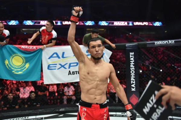 Қазақ жауынгері UFC жобасында өзбек файтерін айқын басымдықпен жеңді