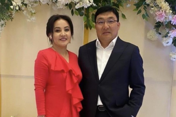 "Жан-жарымның сыйлығы": Тоқтар Серіков әйеліне қымбат сыйлық сыйлады (видео)