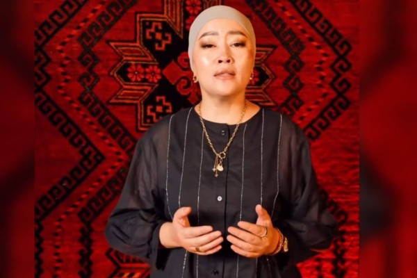 "Қалғаны ішімде қала берсін": Наркенже Серікбаева бастығымен неге татуласқанын айтты (видео)
