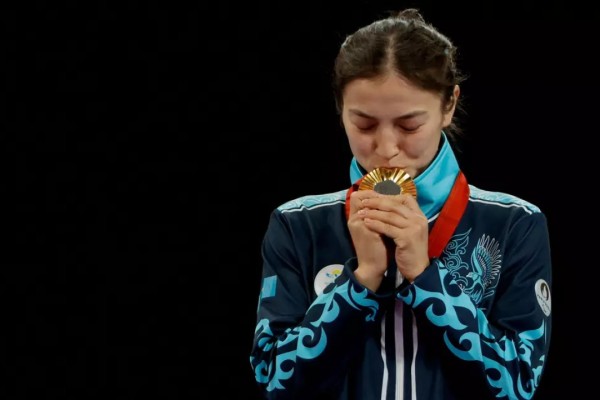 Паралимпиада чемпионына 14 млн тұратын көлік сыйға тартылды (фото)