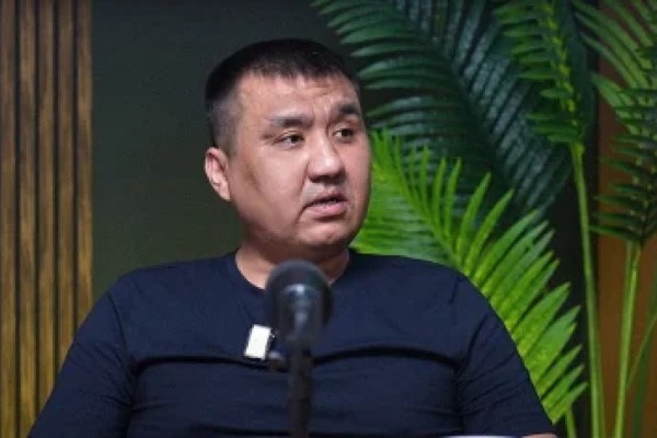 «Таза актер екенсің ғой»: басы даудан арылмаған зілтемірші Алмас Өтешов алғаш рет киноға түсті