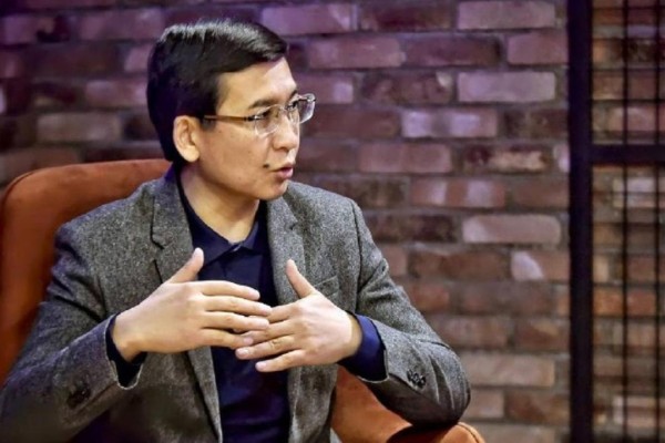 «Би билейтін емес, ой ойлайтын уақыт»: Аймағамбетов тренд қуып, Тикток түсіретін мұғалімдерді сынады