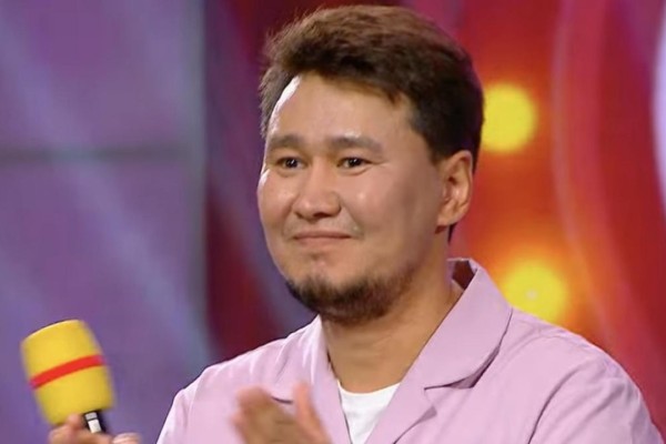 "16 жыл күттік": Жахан Отарғалиев қуанышты жаңалығын айтып, жылап қалды (ВИДЕО)