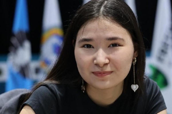 Тоқаев Әлем кубогында сенсация жасаған 19 жастағы қазақ шахматшысын құттықтады