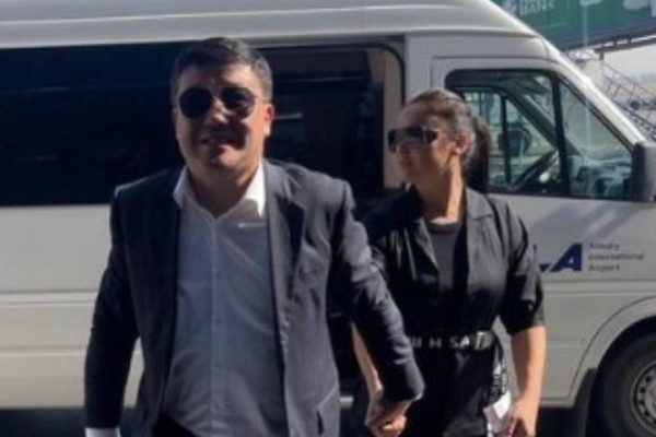 "Сатамын десең, иә?": Тұрсынбектің әйелі күйеуі туралы ақпаратты тегін айтпайды (ВИДЕО)