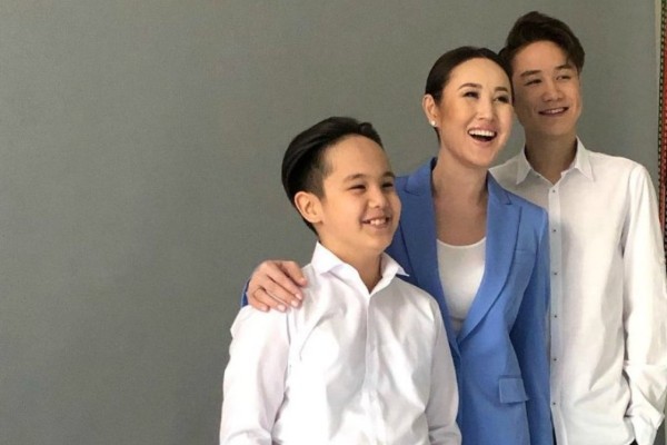 "5 рет ота жасалған": Гүлнұр Оразымбетова ұлының денсаулығы туралы шындықты айтты (ВИДЕО)