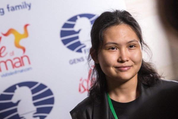 Қазақ шахмат ханшайымы АҚШ-та "Реал Мадрид" клубының жұлдызымен кездесті (ФОТО)