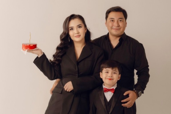 "Маған шаттық болып келдің": тележүргізуші Шаһкерім өз әйелін ерекше құттықтады (ФОТО)