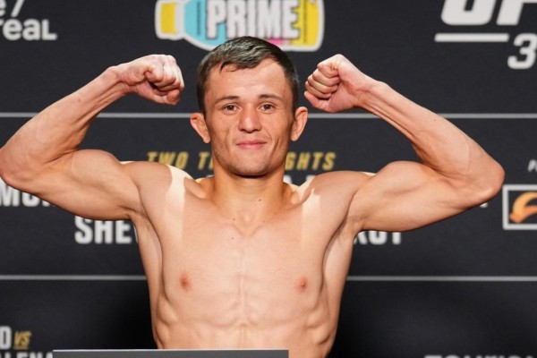 "Әңгімені жібереді екен": UFC-дегі қазақ жігіті ағылшын тілінде сөйлеп, тәнті етті (ВИДЕО)