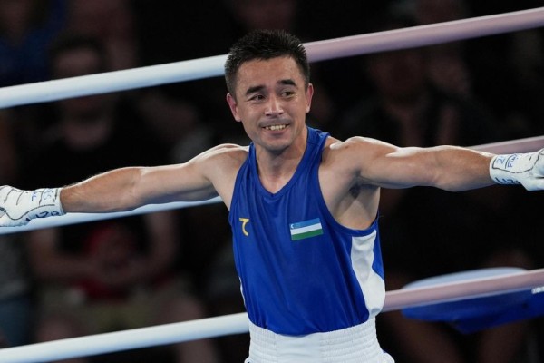 Сәкен Бибосынов қатысқан кәсіпқой бокс кешінде Хасанбой Дусматов жеңіске жетті