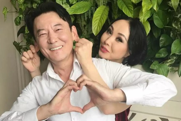 "Қартайғанда қылық шығарды": Қыдырәлі мен Қарақаттың құшақтасқан видеосы жұрттың ашуына тиді