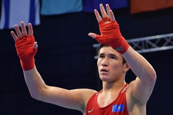 "Енбей қалды": Бақыт Сәрсекбаев Төрехан Сабырханды құрама сапына қоспады