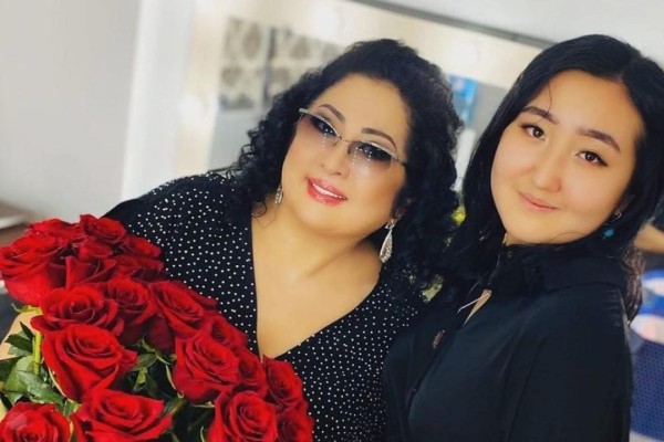 "Қызы қандай тәрбиелі": Мақпал Жүнісованың қызымен билеген видеосы жұртты тәнті етті (ВИДЕО)