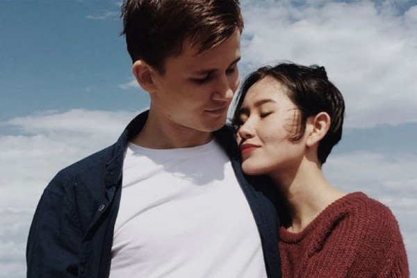 "Құттықтап қойыңыздар": Қырғызстан экс-президентінің қызы ажырасқанын айтты