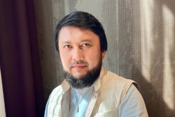 Мұхамеджан Тазабек өз анасын жұрт алдында тұңғыш рет көрсетті (ФОТО)