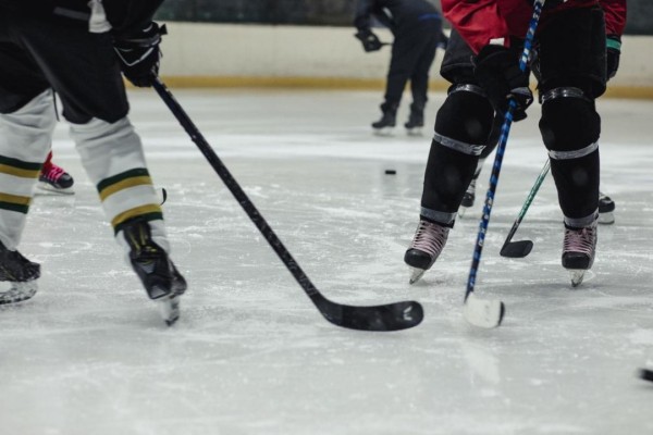 "Ешкім білмейді": 19 жастағы хоккейші қонақүйде жұмбақ жағдайда қаза тапты