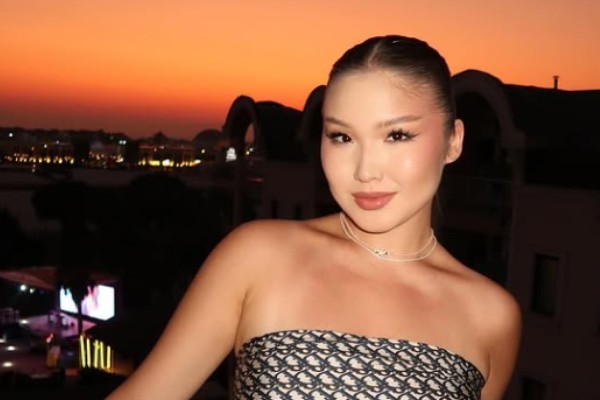 "Сұлулық ханшайымы": Тұрсынбек Қабатовтың қызы қандай бизнеспен айналысады?