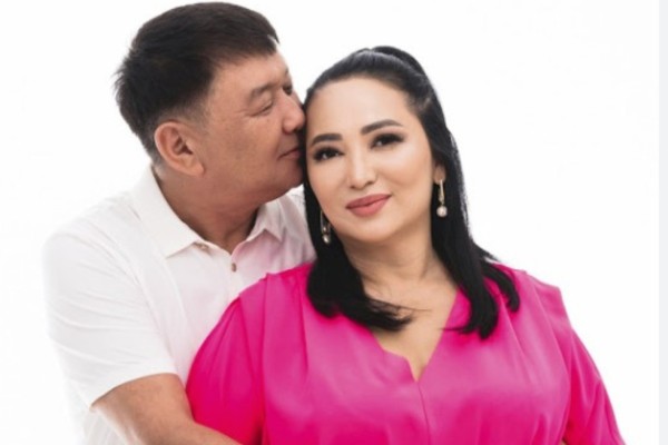 "Жүрек 18-де": Қайрат Нұртастың анасы мен әкесі жұртты күлкіге қарық қылды (ВИДЕО)