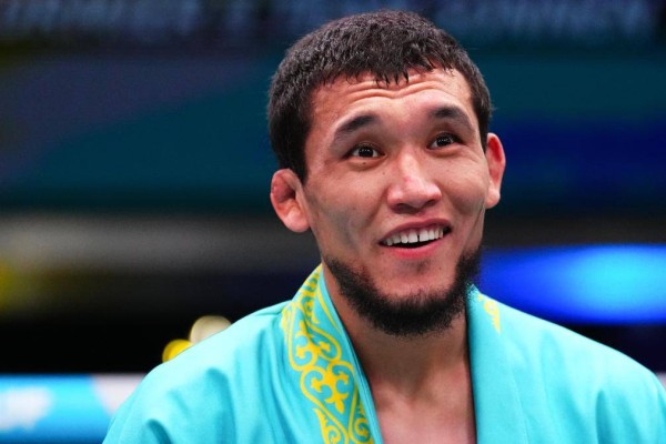 "Арманым үшін келдім": базарда жұмыс істейтін файтер UFC-дегі мақсатын айтты