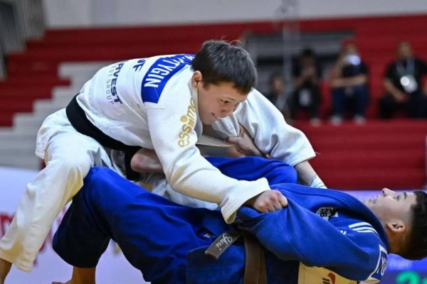 Қазақ дзюдошысы әлем чемпионатының финалына шығуы үшін өзбек спортшысымен белдеседі