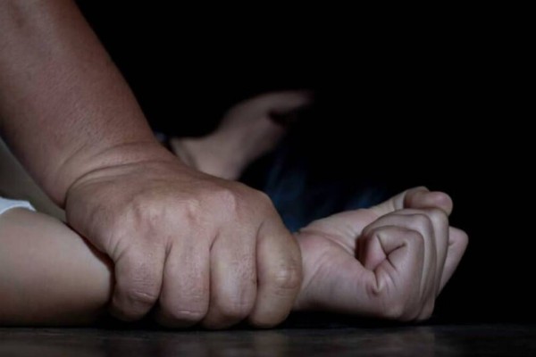 Қайын атасынан баласы бар: Жас келінді қайын атасы бір жыл бойы зорлап келген