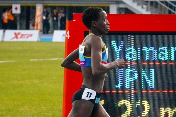 Кениялық қыз Қазақстанға халықаралық жарыстың күміс жүлдесін сыйлады