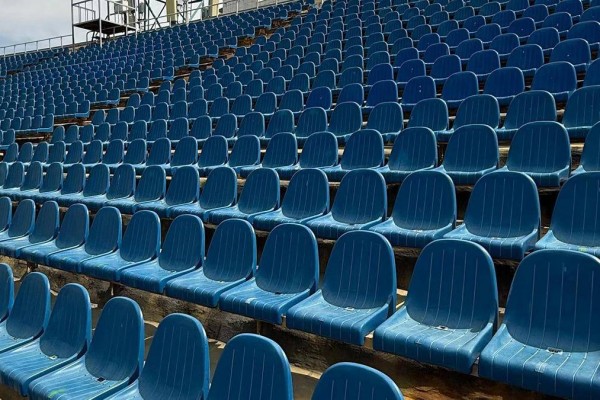 Сынған орындықтар, ескірген әжетханалар: "Қайрат" "Реалды" қабылдауға дайын ба?