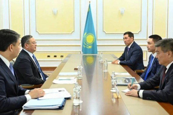 "Ұсталды" деген министр Мұрат Нұртілеу жұмыс орнында болып шықты