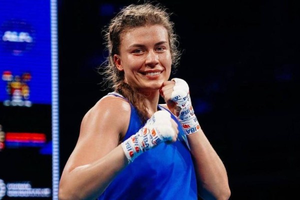 Қазақстандық боксшы әлем чемпионын нокдаунға түсіріп, жеңіске жетті