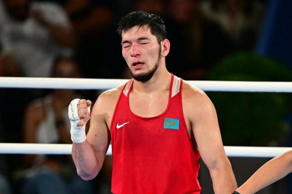 Нұрбек Оралбай қазақ боксшысын ұтып, енді өзбекке қарсы тұрмақшы