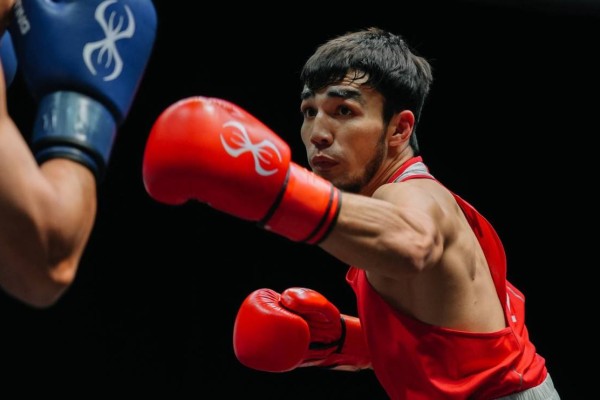 "Тосынсый жасайды": Танымал бапкер қазақ жігітінің өзбек чемпионына қарсы мүмкіндігін саралады