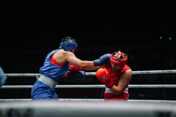 Ауыр салмақтағы қазақ қызының жекпе-жегі нокдаунмен аяқталды