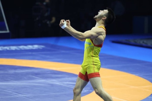 Қазақ балуаны әлем чемпионатында тарихи жүлдені жеңіп, сенсация жасады