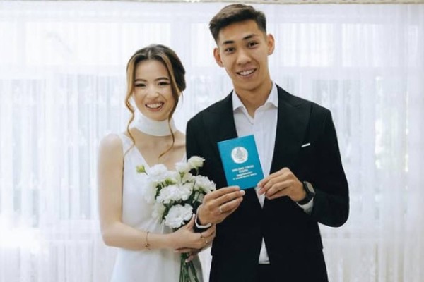 Сүйінші, ағайын! Ұлттық құраманың ойыншысы шаңырақ көтерді (ФОТО)