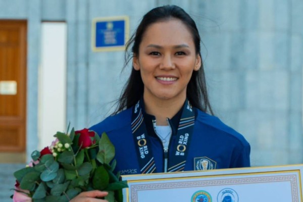 Алуаға – 40 млн, Назымға – 30 млн: Қыздарымызға қомақты қаражат табысталды (ФОТО)