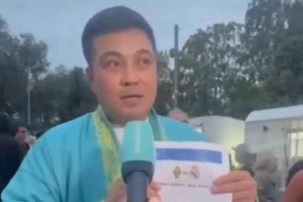 "Бір жерім ашып тұр": "Реалдың" ойынын көру үшін ер адам көлігін билетке айырбастады (ВИДЕО)