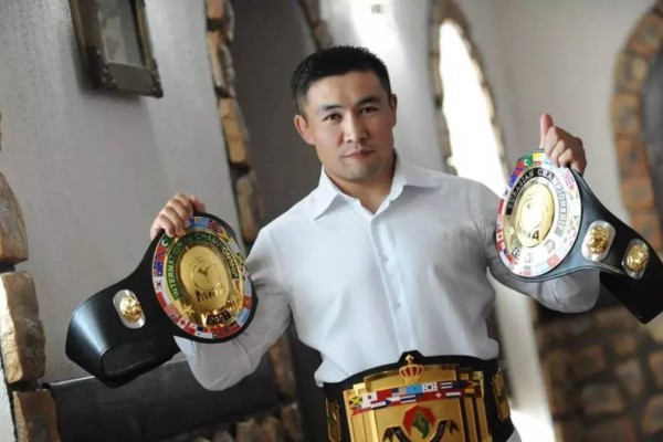 "Ардақ Назаров чемпион емес, ол мешкобой" – танымал журналист депутатты сынады