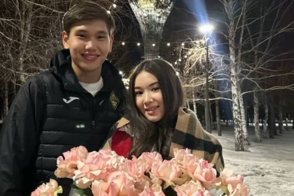 Шерхан Қалмұрза өзіне қымбат сыйлығын жақын адамына сыйлады (ФОТО)