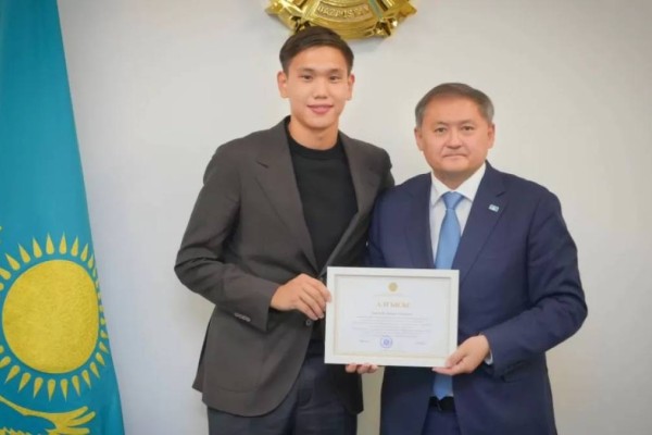 ҰБТ тапсырмаса да болады: Шерхан Қалмұрзаға грант берілді (ФОТО, ВИДЕО)