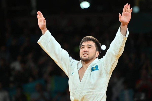 Асыға күткен қуаныш! Елдос Сметов сүйінші хабарын жеткізді (ВИДЕО)