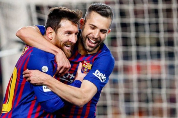 "Барселона" клубының аңыз ойыншысы футболмен қош айтысты (ВИДЕО)