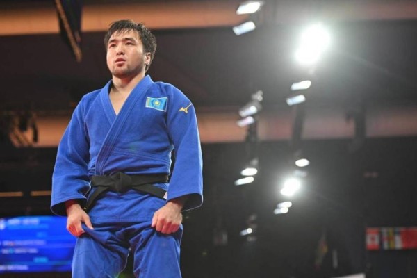 Әкімді қолдаған чемпион Елдос Сметов халықтың ашуына тиді (ФОТО)