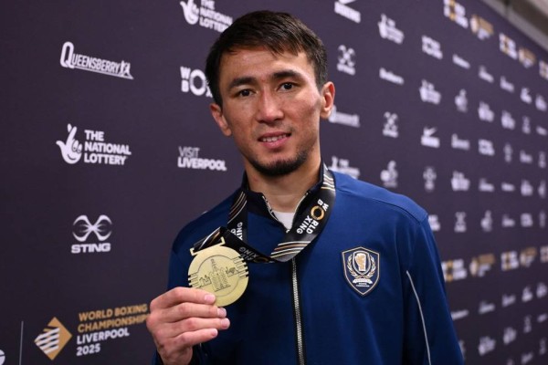 Махмұд Сабырхан 55 миллион теңге тұратын сыйлығын көрсетті (ФОТО)