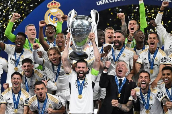 "Қайратты" ұтқан "Реалдың" ойыншыларына қымбат көліктер табысталды